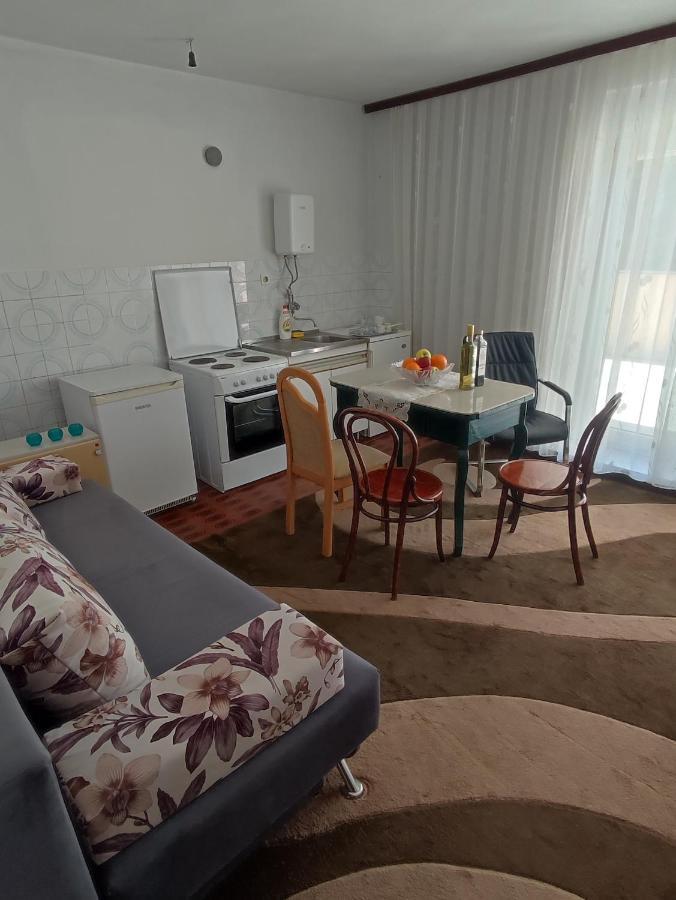 Apartman Bor Livno Exteriör bild