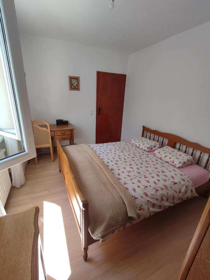 Apartman Bor Livno Exteriör bild