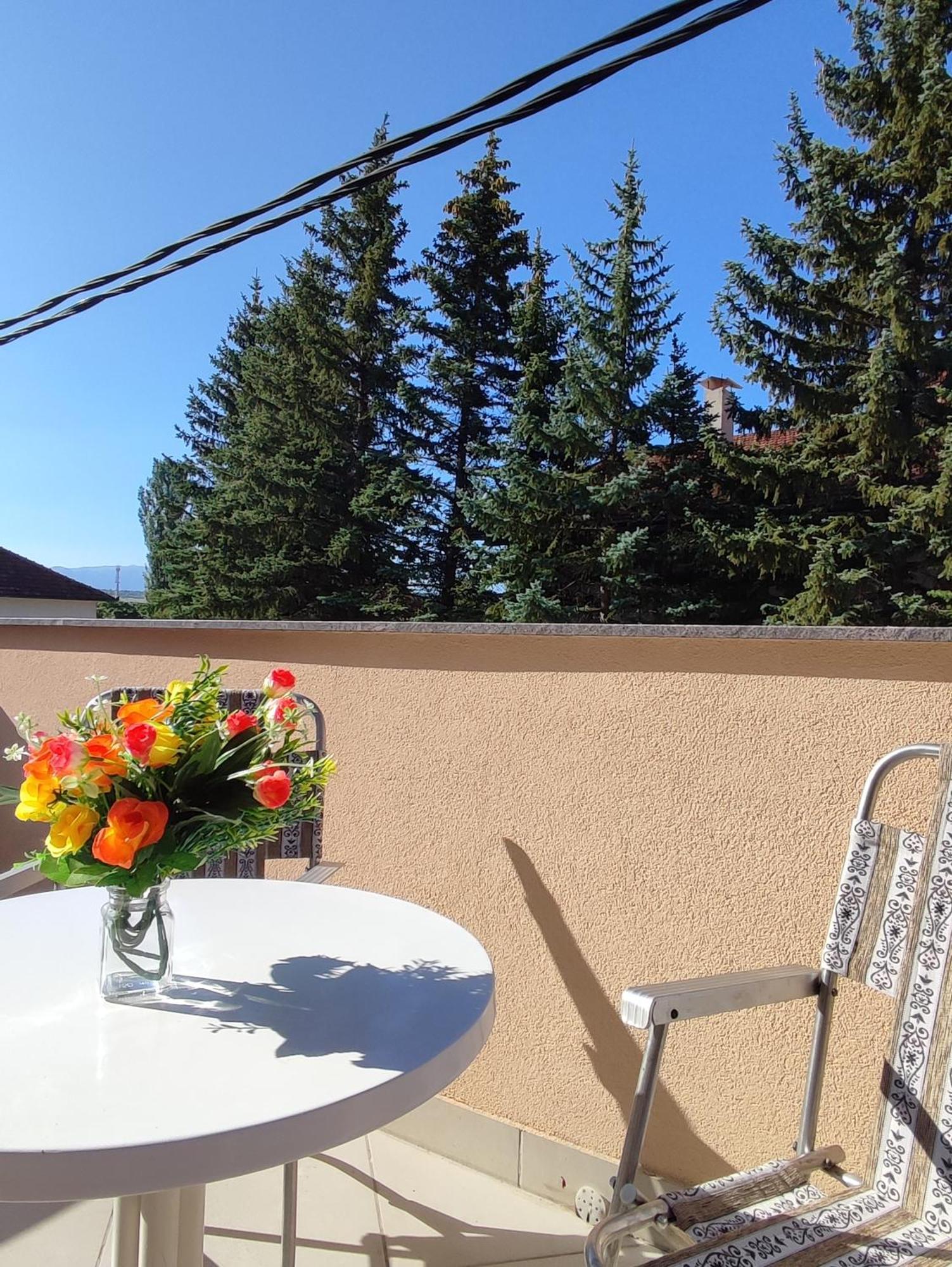 Apartman Bor Livno Exteriör bild